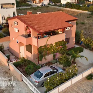 https://tomek-apartment.hotelinzadar.com